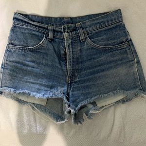 Levi’s mid waist shorts
